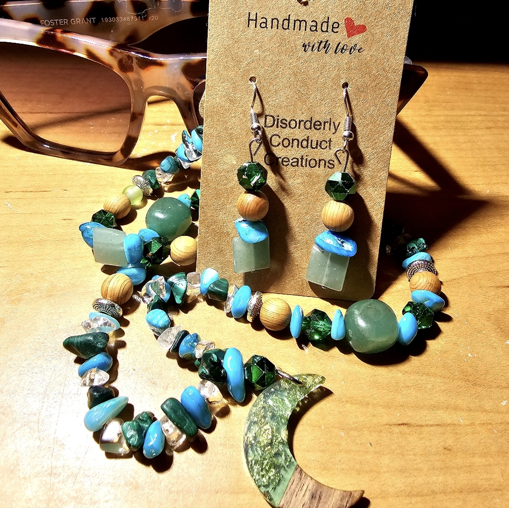 Disorderly Conduct Closet... Vintage & natural crystal jewelry.